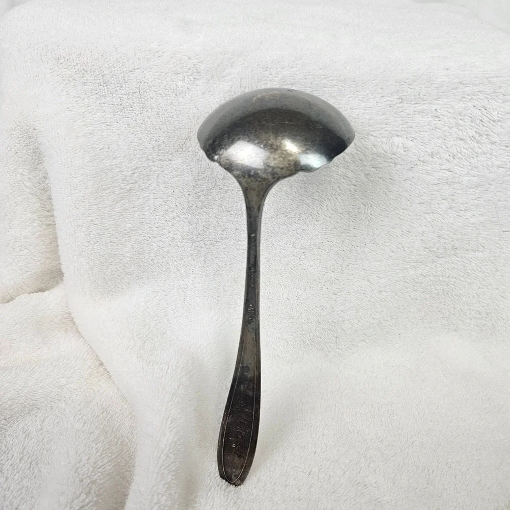 Wm A Rogers Oneida Ltd Silver Plate Gravy Ladle Ornate Floral Scalloped Bowl 6in